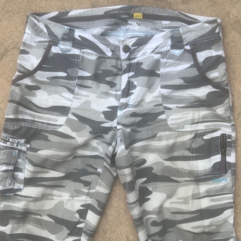 Cabela's Grey Camo Roll up Hiking Cargo Pants Women's Size 14 - Picture 3 of 9